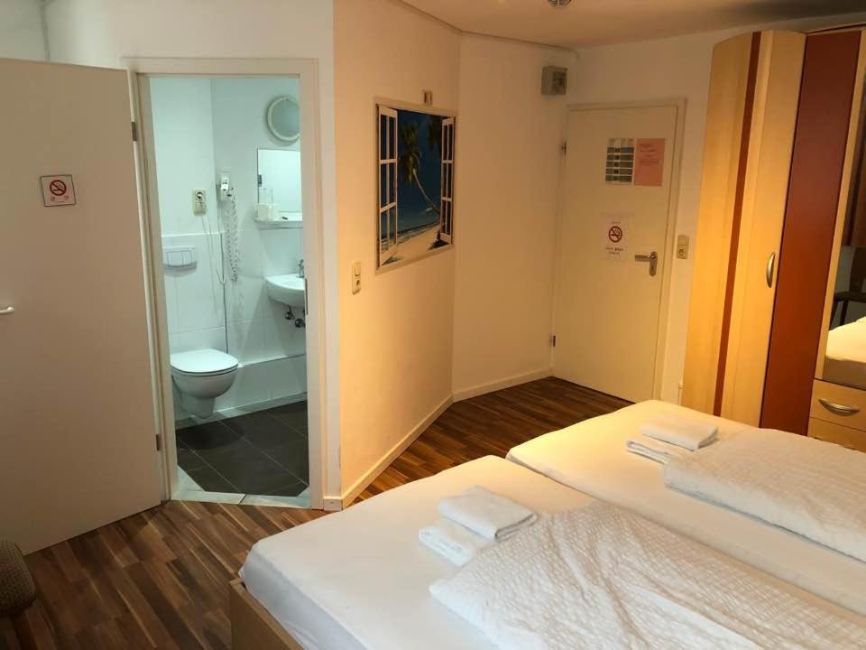 Hotel Kriftelerhof Bagian luar foto