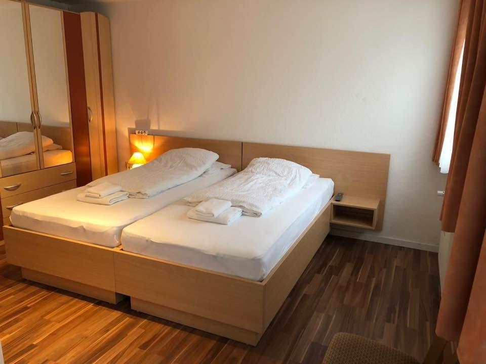 Hotel Kriftelerhof Bagian luar foto