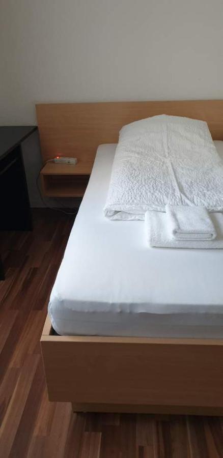 Hotel Kriftelerhof Bagian luar foto