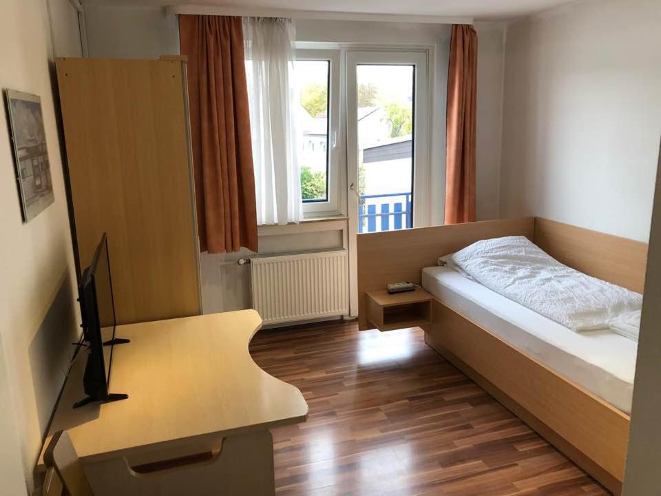 Hotel Kriftelerhof Bagian luar foto