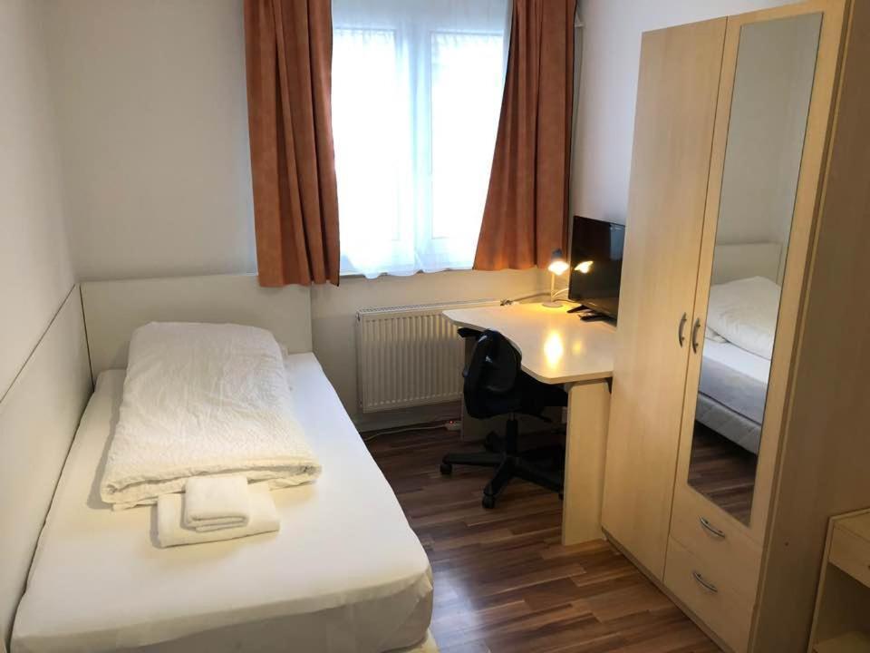 Hotel Kriftelerhof Bagian luar foto
